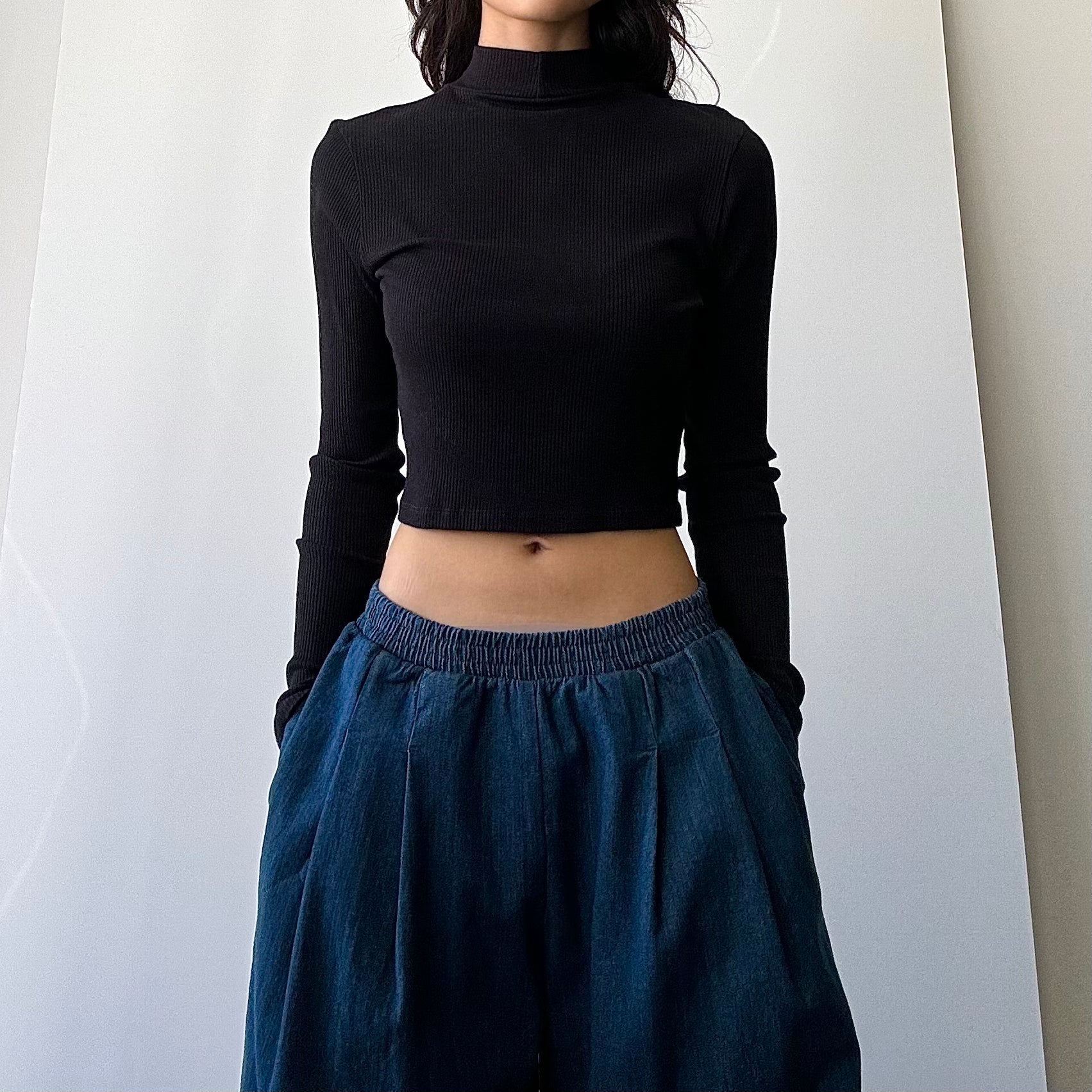 4x2 Rib Hemp Cropped Mockneck Tee - Black