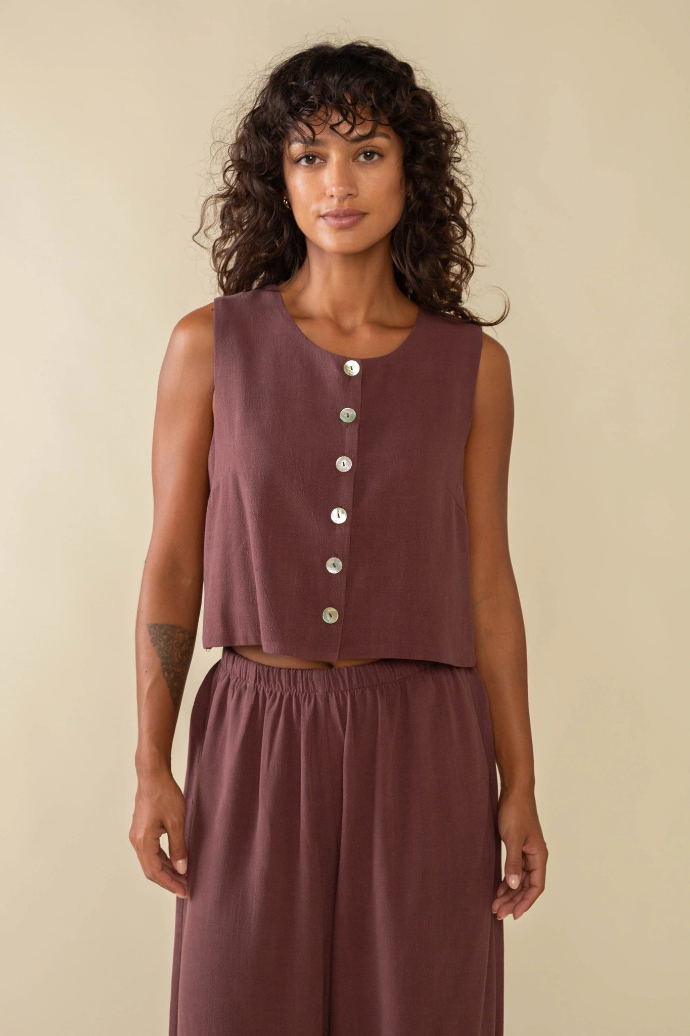 Hi-Neck Linen Vest